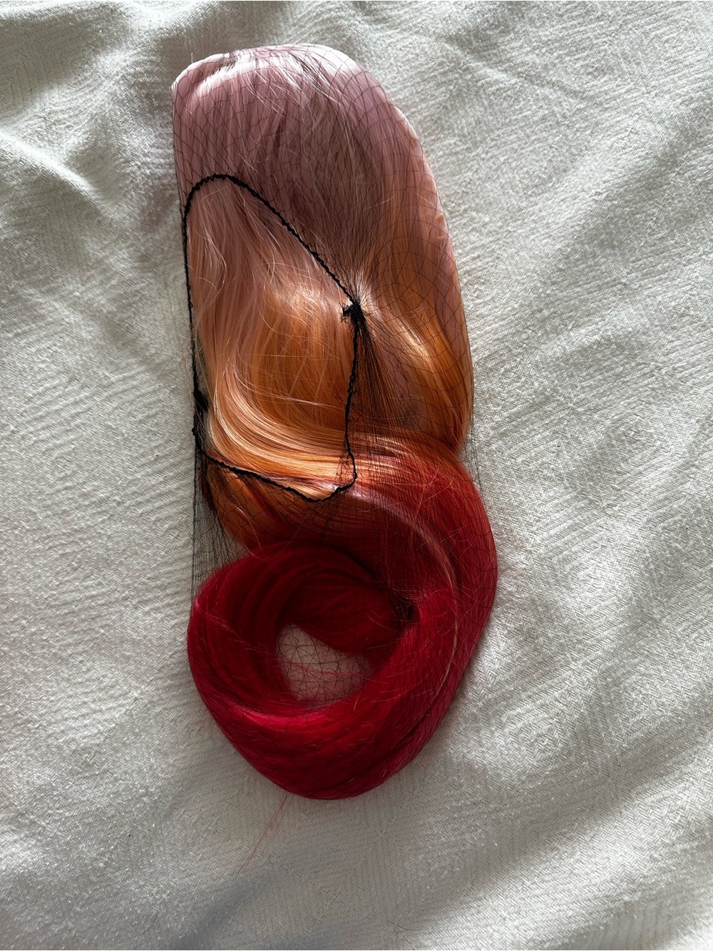 NWT Stunning long “pink ombré red” wavy wig